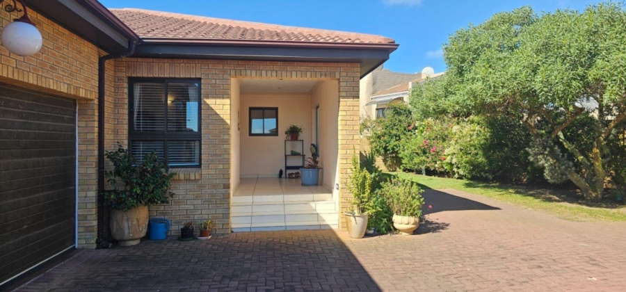 4 Bedroom Property for Sale in Myburgh Park Western Cape